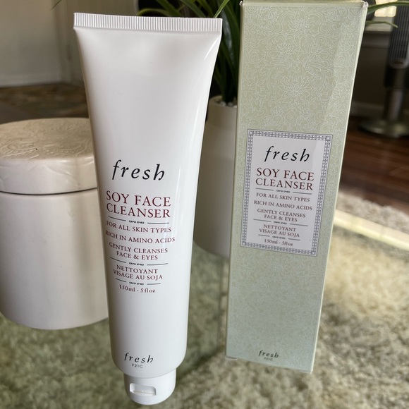 Fresh Soy Face Cleanser - Picture 1 of 3